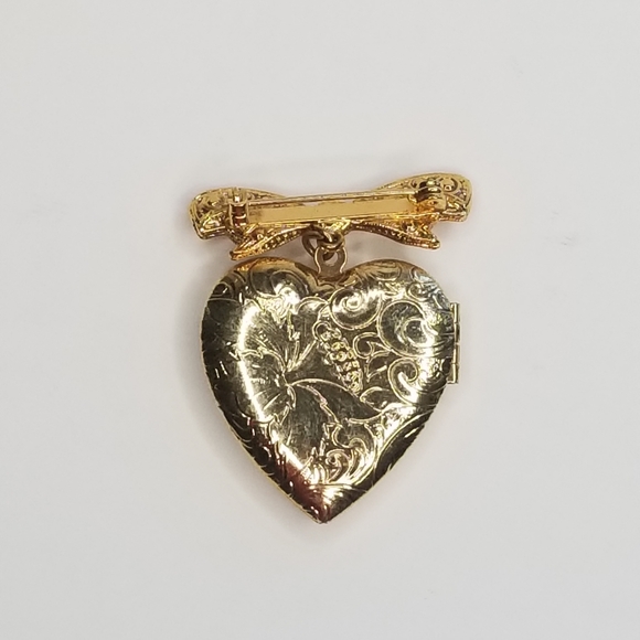 VINTAGE ORNATE GOLD TONE HEART LOCKET RIBBON PIN - Picture 2 of 6